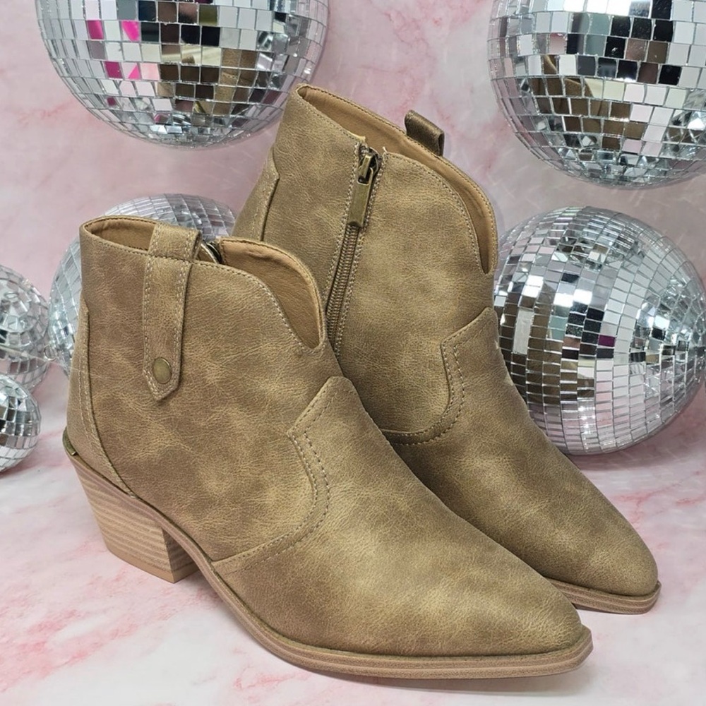 ✨NWT Corkys Closing Time Tan Ankle Boots